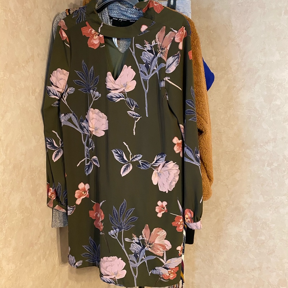 💄💄3 for $10💄💄Olive Floral Dress